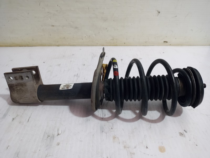 Recambio de amortiguador delantero derecho para peugeot 308 sw envy referencia OEM IAM 520820  