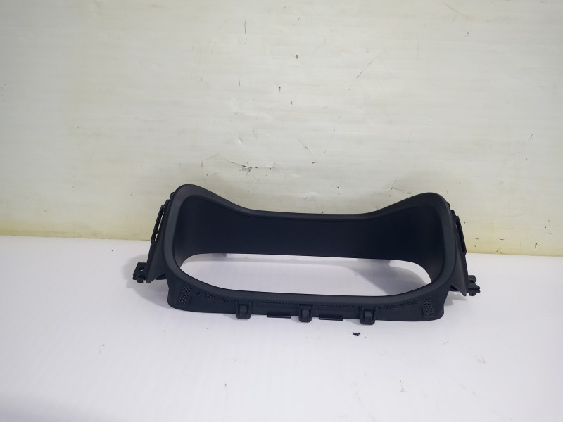 Recambio de moldura para jeep avenger altitude referencia OEM IAM 735768282  