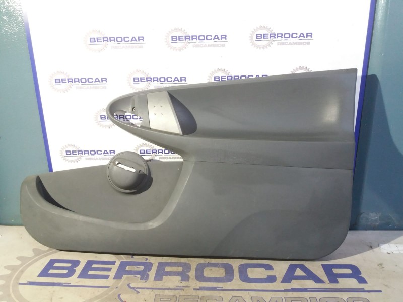 Recambio de guarnecido puerta delantera derecha para peugeot 107 1.0 cat (384f) referencia OEM IAM 676110H020  