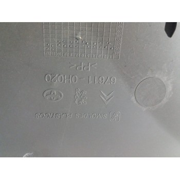 Recambio de guarnecido puerta delantera derecha para peugeot 107 1.0 cat (384f) referencia OEM IAM 676110H020  