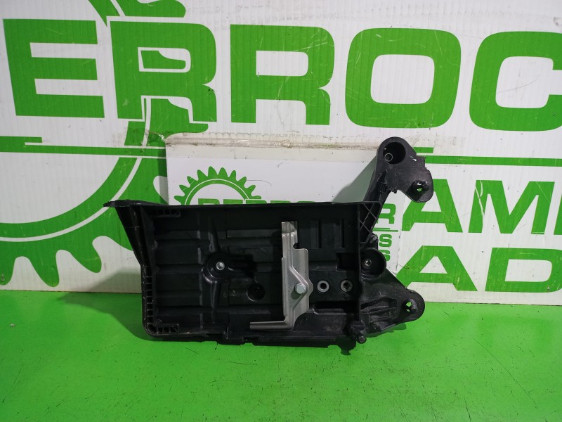 Recambio de soporte bateria para volkswagen t-roc (d11) basis referencia OEM IAM 5Q0915331K  