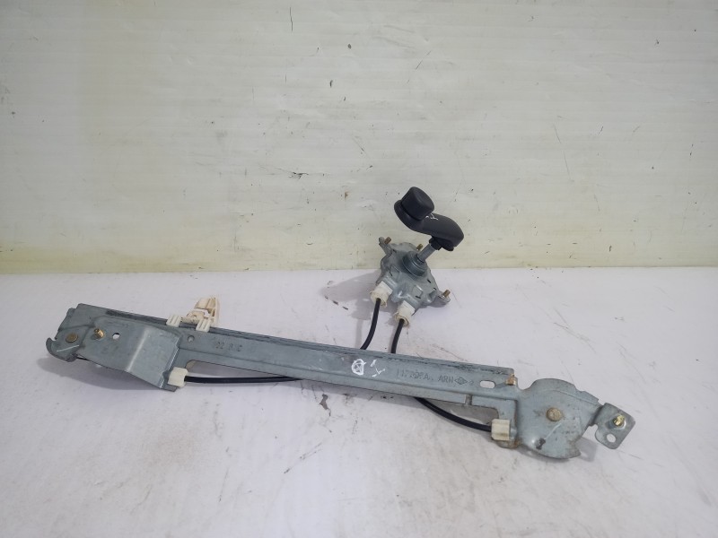 Recambio de elevalunas trasero derecho para renault scenic ii authentique referencia OEM IAM 8200636810  