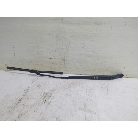 Recambio de brazo limpia delantero derecho para opel corsa f edition referencia OEM IAM 9822931880  