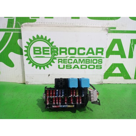 Recambio de caja reles / fusibles para nissan micra (k11) básico referencia OEM IAM 72404047  