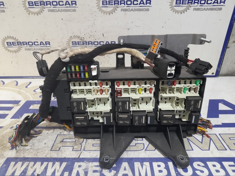 Recambio de caja reles / fusibles para jaguar xe 2.0 diesel cat referencia OEM IAM GX7314C445AB  