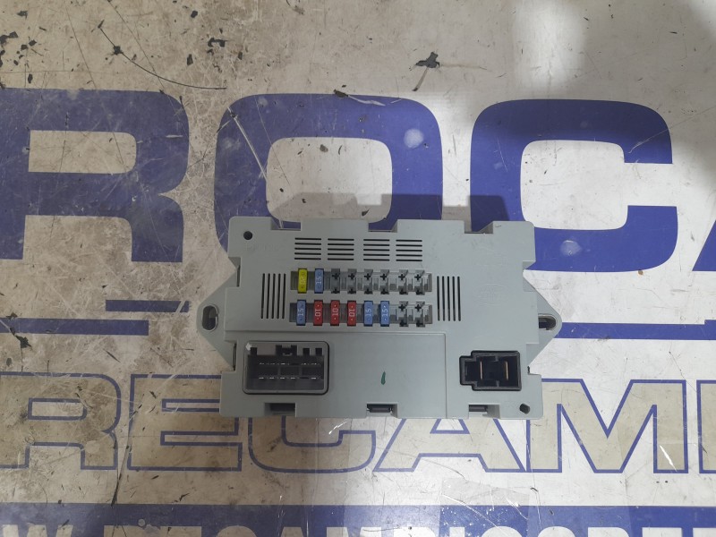 Recambio de caja reles / fusibles para jaguar xe 2.0 diesel cat referencia OEM IAM GX73-14C445-AB  