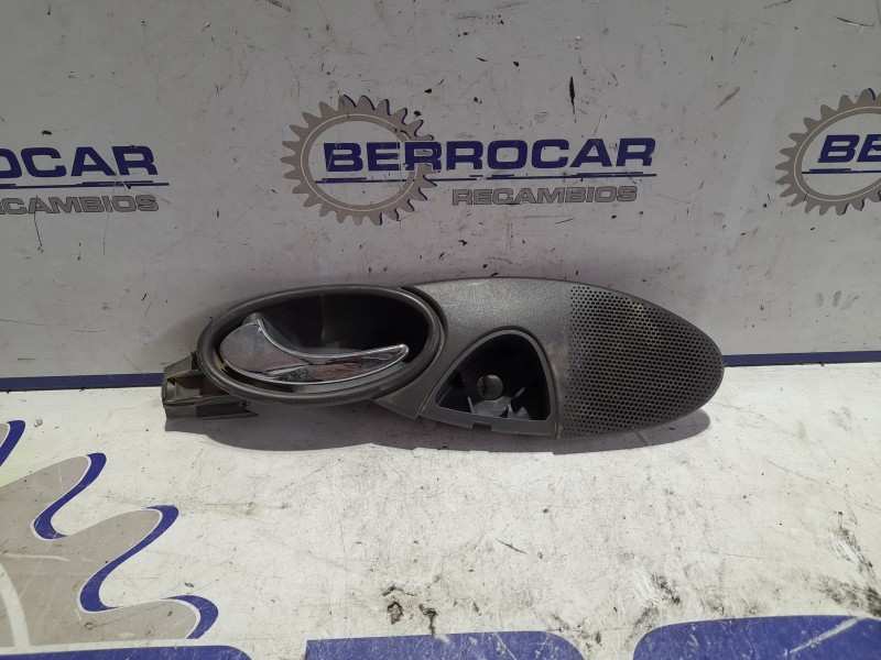 Recambio de maneta elevalunas trasera izquierda para mercedes-benz clase a (w168) 1.4 cat referencia OEM IAM A1687600561  