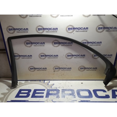 Recambio de moldura lateral para mercedes-benz clase c (w203) berlina 2.2 cdi cat referencia OEM IAM A2037350271  