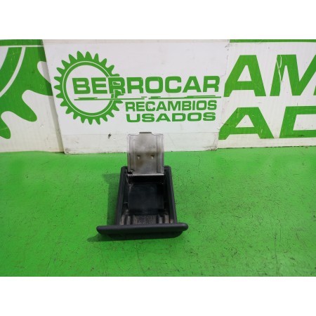 Recambio de cenicero para nissan micra (k11) básico referencia OEM IAM 688004F2101  