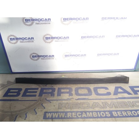 Recambio de molduras traseras para mercedes-benz clase e (w210) berlina diesel 3.0 diesel cat referencia OEM IAM A2106900226  