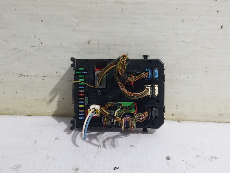 Recambio de caja reles / fusibles para peugeot 308 sw envy referencia OEM IAM 281197595  