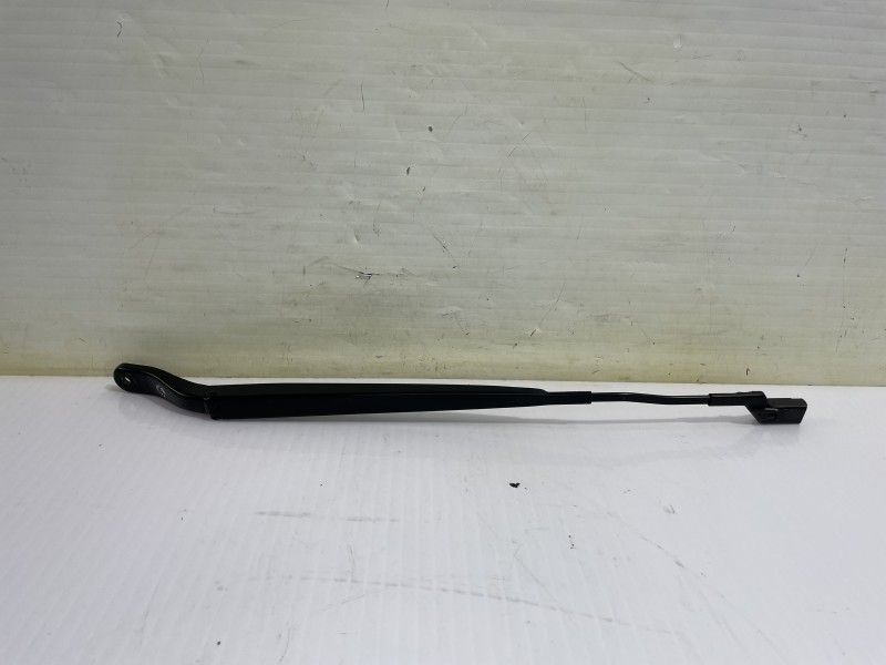Recambio de brazo limpia delantero derecho para jeep avenger altitude referencia OEM IAM 9822931880  