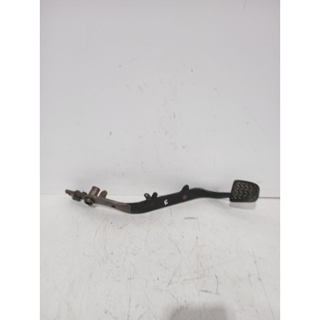Recambio de pedal embrague para toyota avensis sedán (_t25_) 2.0 d-4d (adt250_) referencia OEM IAM 16092A01  