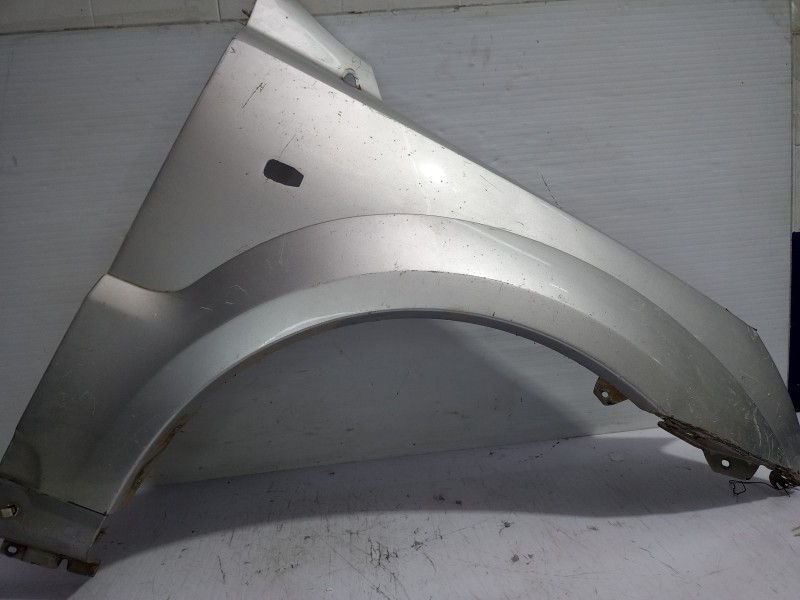 Recambio de aleta delantera derecha para kia sorento 2.5 crdi referencia OEM IAM 663213E100  