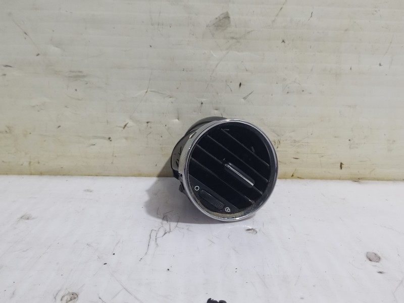 Recambio de rejilla aireadora para peugeot 308 sw envy referencia OEM IAM Y05201  