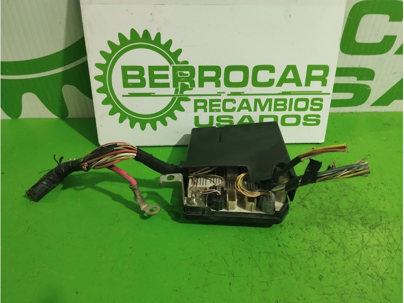 Recambio de caja reles / fusibles para renault megane ii classic berlina 1.5 dci diesel referencia OEM IAM 8200481866  