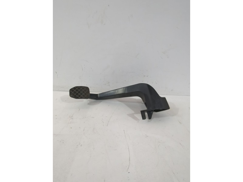 Recambio de pedal embrague para seat exeo (3r2) 1.8 tsi referencia OEM IAM 8E1721316A  