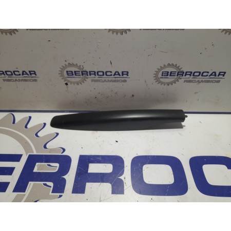 Recambio de moldura para peugeot 308 sw referencia OEM IAM 9682131877  