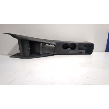 Recambio de consola central para kia stonic (yb) 1.0 t-gdi referencia OEM IAM 84611H8000WK  