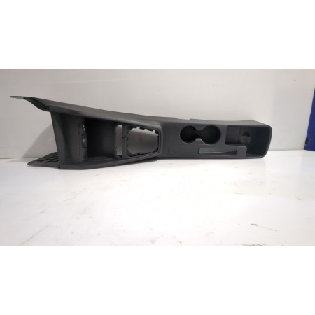 Recambio de consola central para kia stonic (yb) 1.0 t-gdi referencia OEM IAM 84611H8000WK  