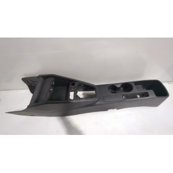 Recambio de consola central para kia stonic (yb) 1.0 t-gdi referencia OEM IAM 84611H8000WK  