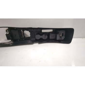 Recambio de consola central para kia stonic (yb) 1.0 t-gdi referencia OEM IAM 84611H8000WK  