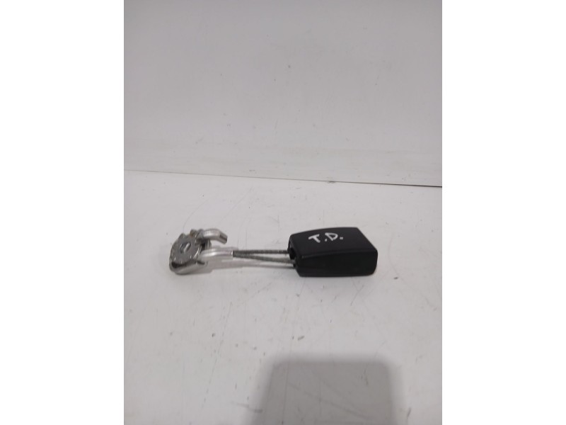 Recambio de enganche cinturon trasero derecho para seat exeo (3r2) 1.8 tsi referencia OEM IAM 3R0857740  