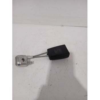 Recambio de enganche cinturon trasero derecho para seat exeo (3r2) 1.8 tsi referencia OEM IAM 3R0857740  