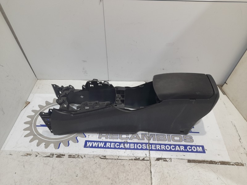 Recambio de apoyabrazos central para nissan qashqai (j11) referencia OEM IAM 969304EA0A  