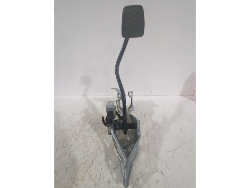 Recambio de pedal embrague para opel astra h (a04) 1.7 cdti (l48) referencia OEM IAM 13173772  