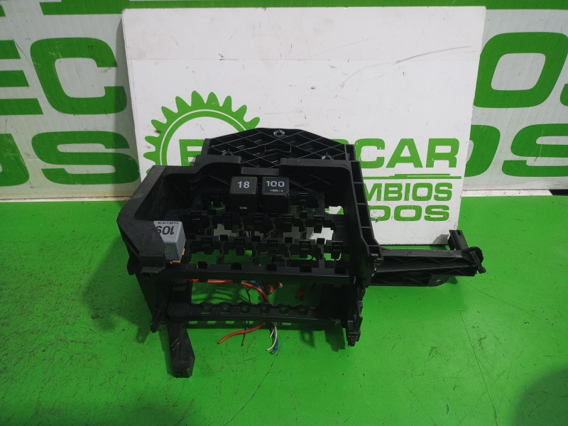 Recambio de caja reles / fusibles para seat ibiza (6l1) 1.9 sdi referencia OEM IAM 6Q0972595A  