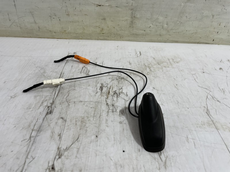 Recambio de base de antena para opel corsa f edition referencia OEM IAM 920204032  