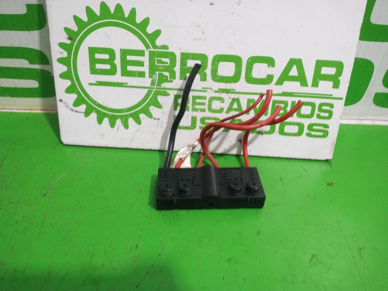 Recambio de caja reles / fusibles para seat ibiza (6l1) 1.9 sdi referencia OEM IAM 6Q0973374  