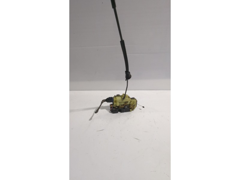 Recambio de cerradura puerta delantera derecha para seat ibiza iii (6l1) 1.4 tdi referencia OEM IAM 7E1837016A  