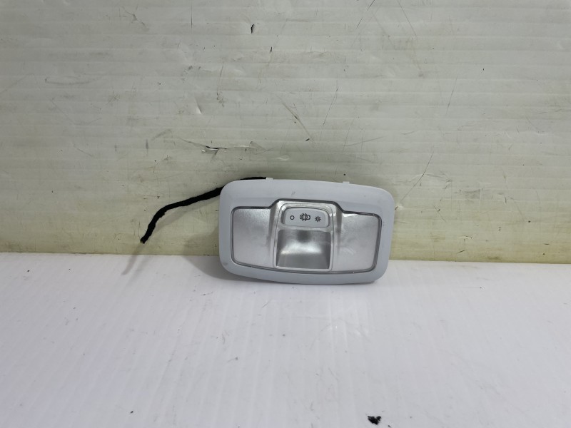 Recambio de luz interior para jeep avenger altitude referencia OEM IAM 96781443  