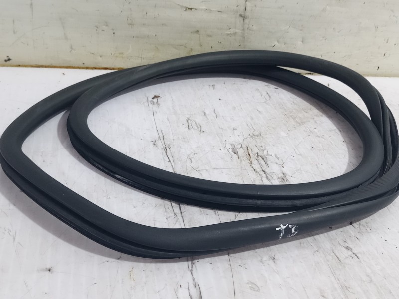 Recambio de goma contorno para opel corsa f edition referencia OEM IAM 9829331980  