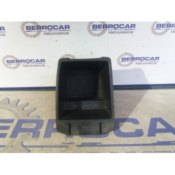 Recambio de moldura para kia sorento 2.5 crdi referencia OEM IAM 846803E050  