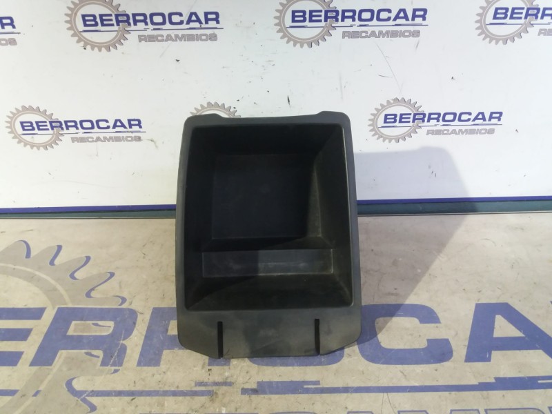 Recambio de moldura para kia sorento 2.5 crdi referencia OEM IAM 846803E050  