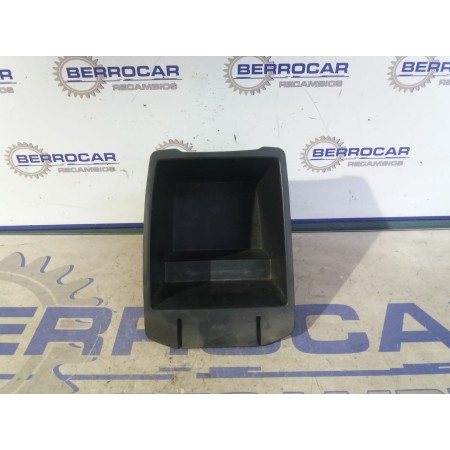 Recambio de moldura para kia sorento 2.5 crdi referencia OEM IAM 846803E050  