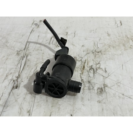 Recambio de bomba limpia para opel corsa f edition referencia OEM IAM 2107R6UA0A  