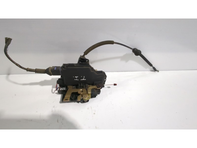 Recambio de cerradura puerta trasera izquierda para seat ibiza iii (6l1) 1.4 tdi referencia OEM IAM 3B4839015AN  