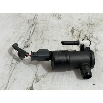 Recambio de bomba limpia para opel corsa f edition referencia OEM IAM 2107R6UA0A  