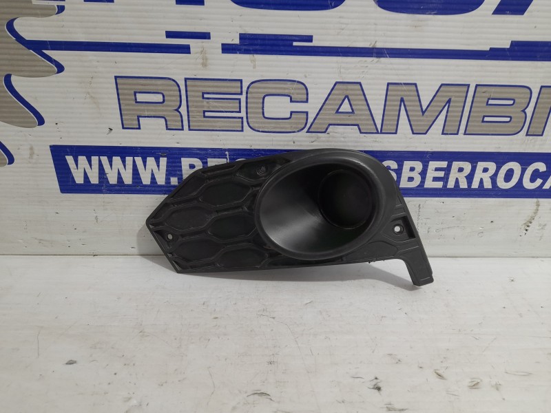 Recambio de rejilla paragolpes delantero para iveco daily caja cerrada (2006 =>) 3.0 diesel referencia OEM IAM 5801562215  