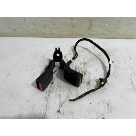 Recambio de enganche cinturon trasero central para opel corsa f edition referencia OEM IAM 6403040ETE  