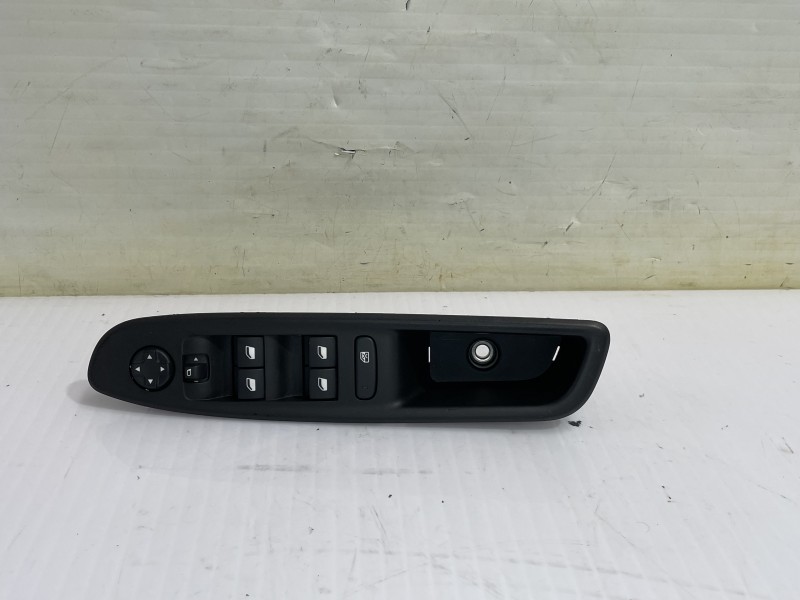 Recambio de mando elevalunas delantero izquierdo para jeep avenger altitude referencia OEM IAM 967882817D  