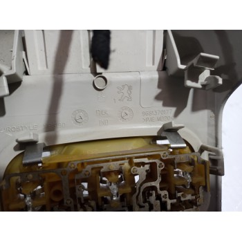 Recambio de luz interior para peugeot 308 sw envy referencia OEM IAM 9681370177  