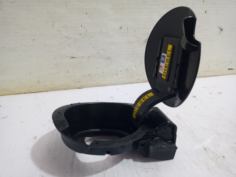 Recambio de tapa exterior combustible para peugeot 308 sw envy referencia OEM IAM 9681632680  