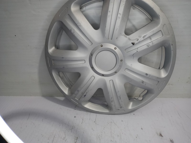 Recambio de tapacubos para ford sierra berlina brillant referencia OEM IAM 88GB1130B  