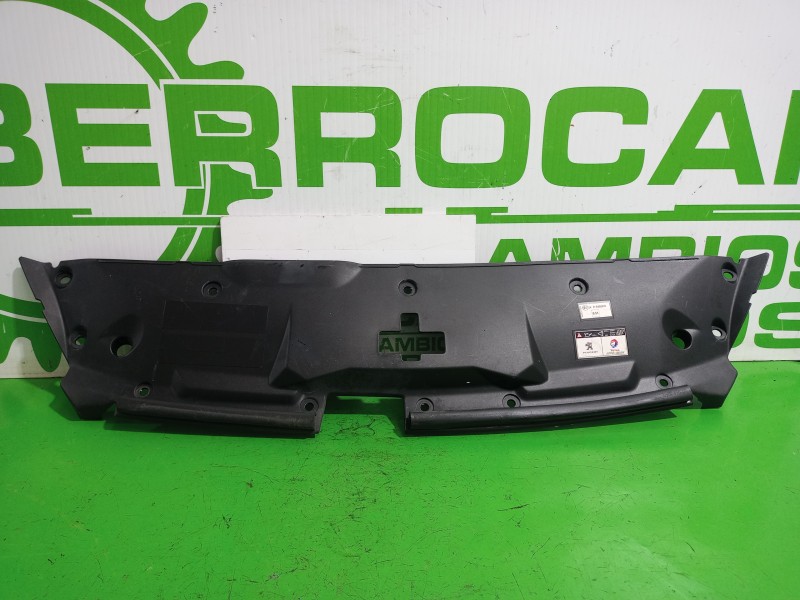 Recambio de molduras delanteras para peugeot 508 active referencia OEM IAM 9686697070  