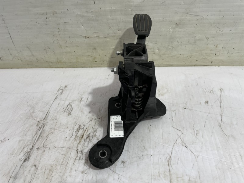 Recambio de pedal embrague para opel corsa f edition referencia OEM IAM 9824262180  